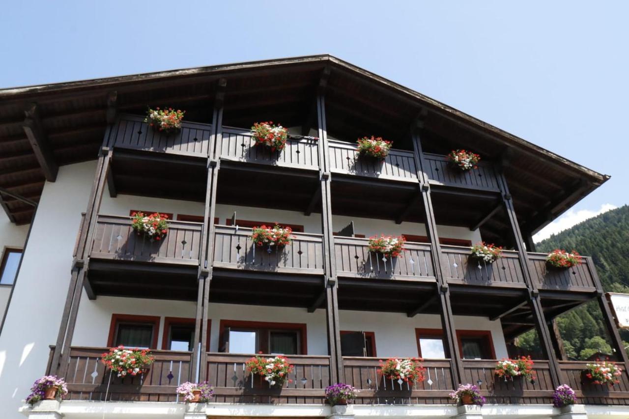 Hotel La Palu Pinzolo Exterior photo